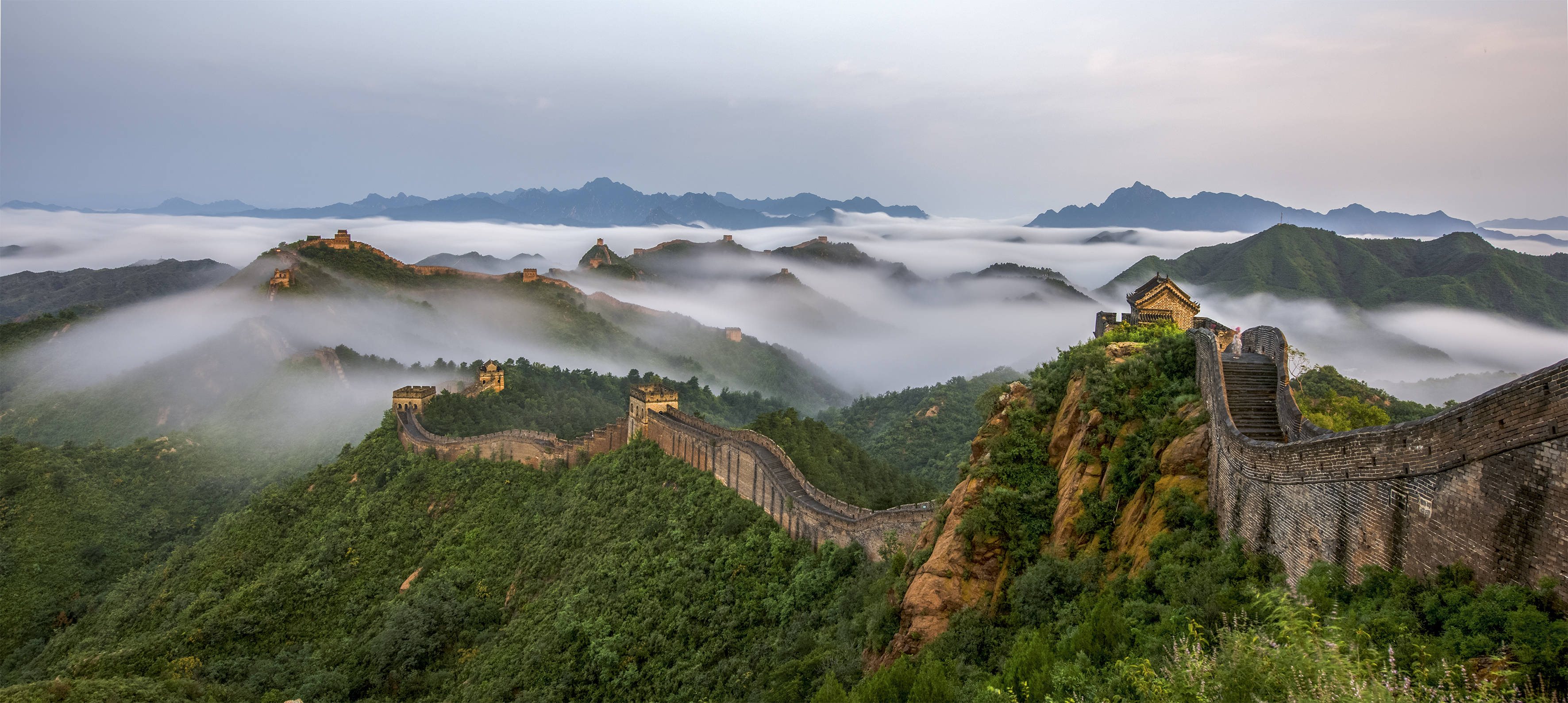 攝影師紀(jì)正權(quán) 金山嶺長(zhǎng)城云海仙境里的“巨龍”